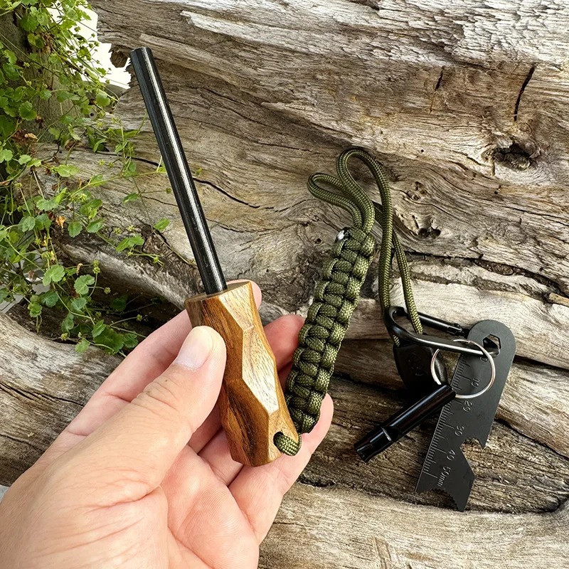 新しい屋外用フリントファイヤースターター、木製ハンドル付きイ - Magnesium Fire Starter のレビューと価格